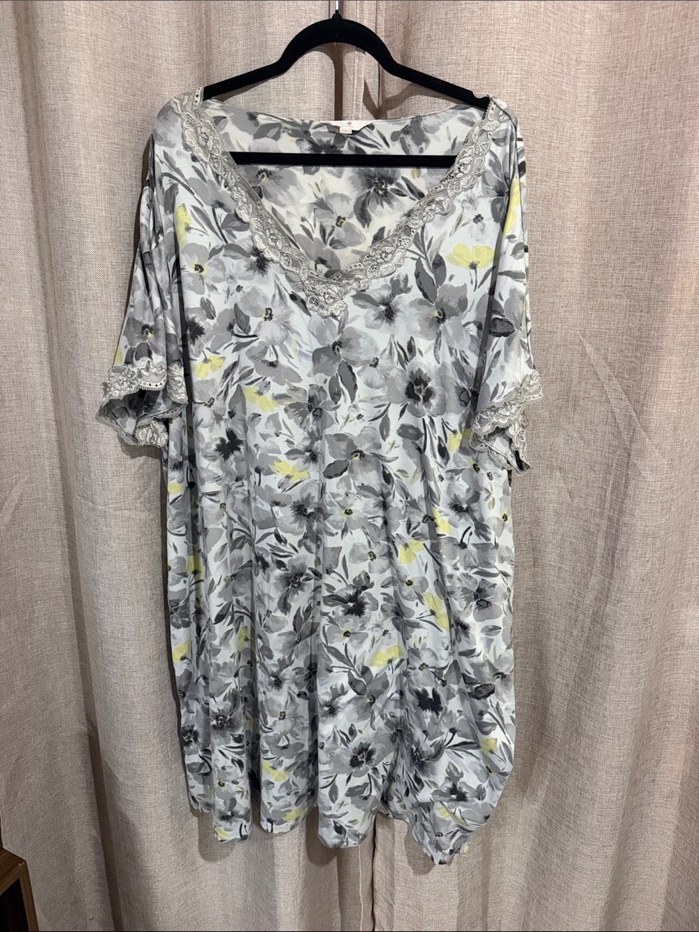 Women's Gray Floral V-Neck Nightgown